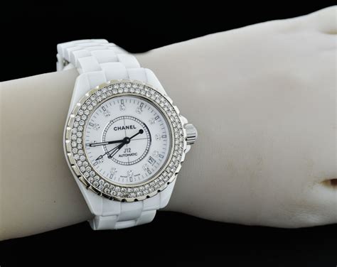 chanel j12 keramik weiss|Chanel 12.1 diamond bezel.